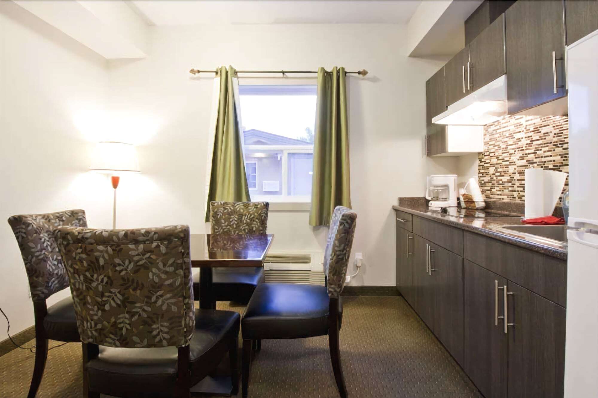 Travelodge By Wyndham Kindersley Extérieur photo